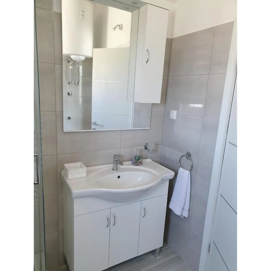 Apartment Mate4 Bibinje 0*,